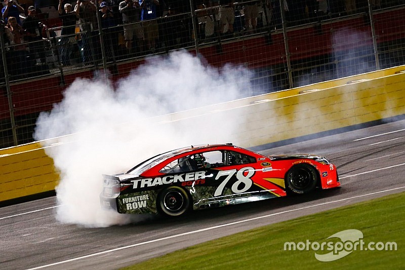 Martin Truex Jr. demütigt die NASCAR-Konkurrenz beim Coca-Cola 600