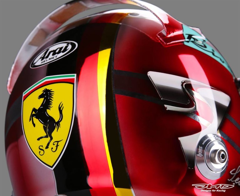 Egy Ferrari Enzóról „származik” az ágaskodó paripa Vettel új sisakján