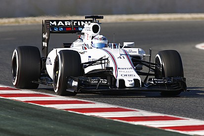 A Williams női tesztpilótája rögtön autót tört Barcelonában