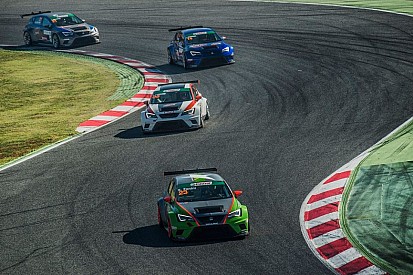 Dominóeffektus a Seat Leon Eurocupban: Edinát rögtön kiütötték a versenyből