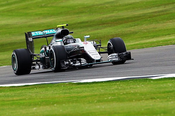 Problema coloca Rosberg um pouco atrás, diz diretor 