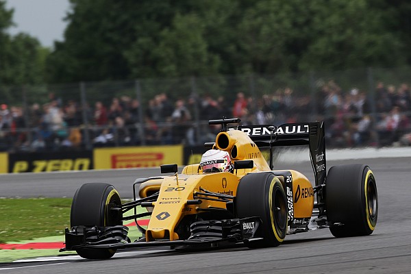 Magnussen, bajo investigación por bloquear a Kvyat 