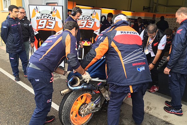 Brutal caída de Márquez en el warm up