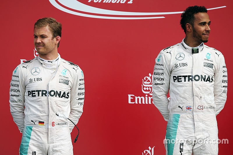 Podio: Nico Rosberg, Mercedes AMG F1 con Lewis Hamilton, Mercedes AMG F1