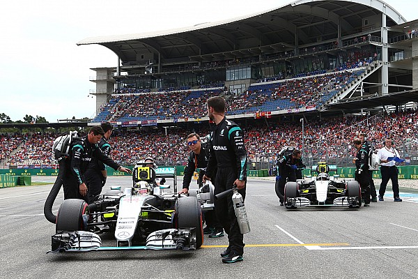 Mercedes diz que Hamilton pode ser punido por trocar motor