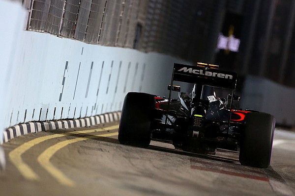 Button, "mucho m&aacute;s feliz" con el McLaren pese al incidente