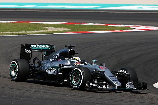 Hamilton responde a Rosberg en los segundos libres de Malasia