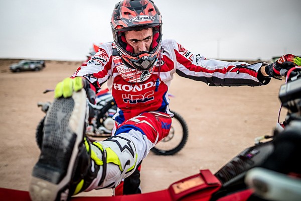 Militares apuntan con sus armas a Kevin Benavides