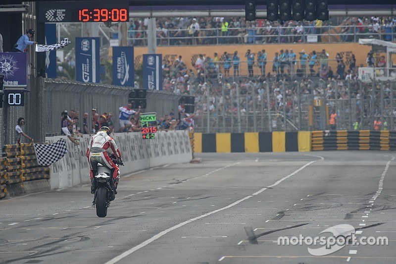 Peter Hickman, BMW S 1000 RR