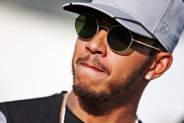 Hamilton deja plantada a la prensa
