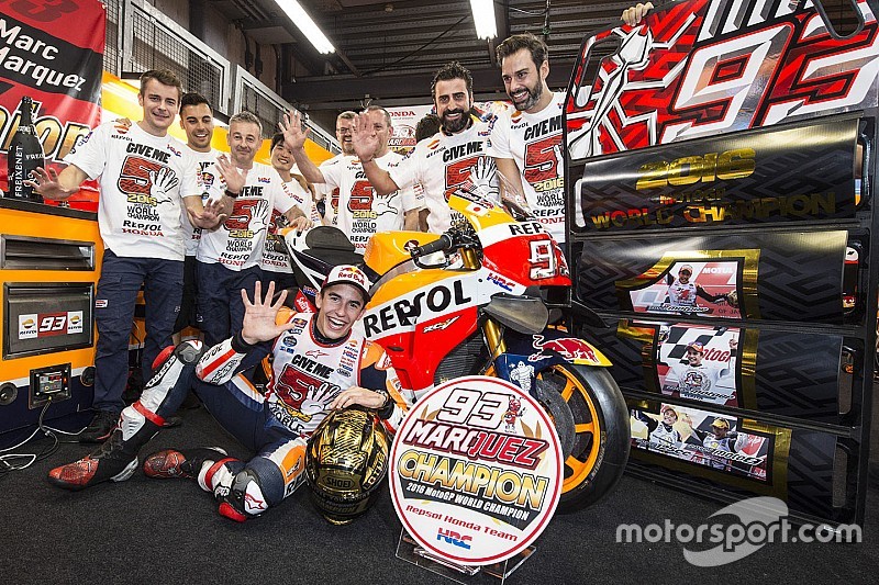Ganador, Marc M&aacute;rquez, Repsol Honda Team celebra con su equipo