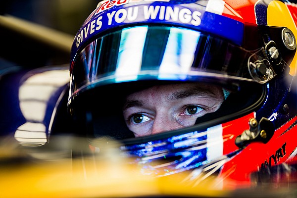 Villeneuve: "Los resultados de Kvyat no merecían un contrato para 2017"