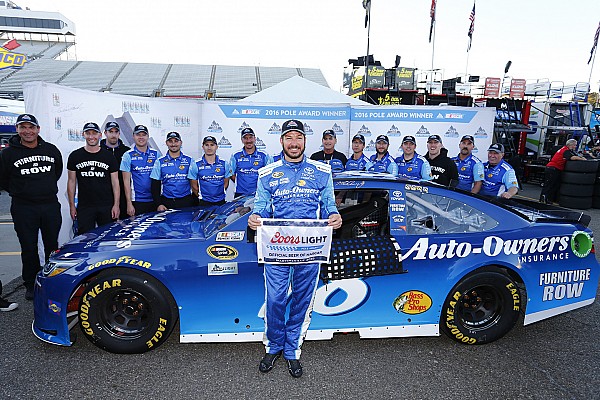 Truex Jr. se lleva la pole en Martinsville