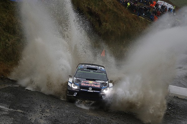 Ogier y Tanak mantienen diferencias en Gales a falta de una jornada