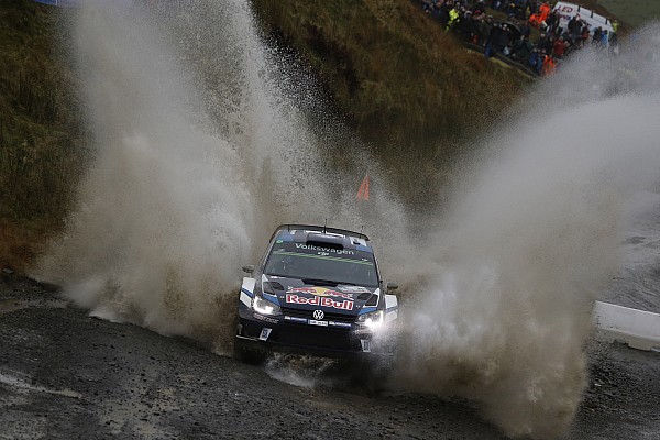 Ogier y Tanak mantienen diferencias en Gales a falta de una jornada