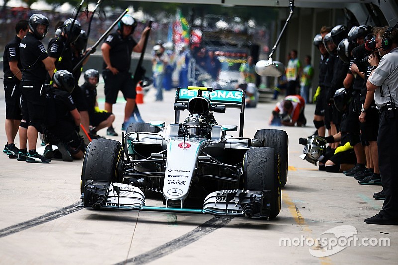 Mueven el cajón de pits de Mercedes para evitar un salto
