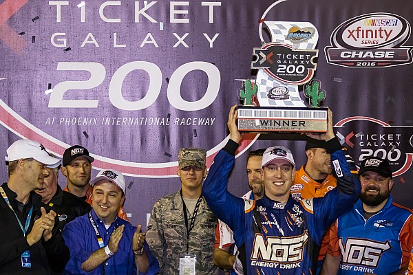 Gana Busch en Phoenix;  Su&aacute;rez es finalista del Chase 