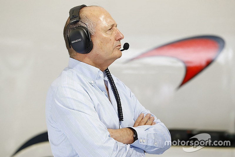 Ron Dennis, Presidente Ejecutivo de McLaren en el garaje