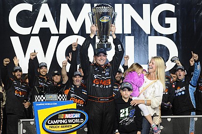Johnny Sauter ist NASCAR Truck-Champion 2016