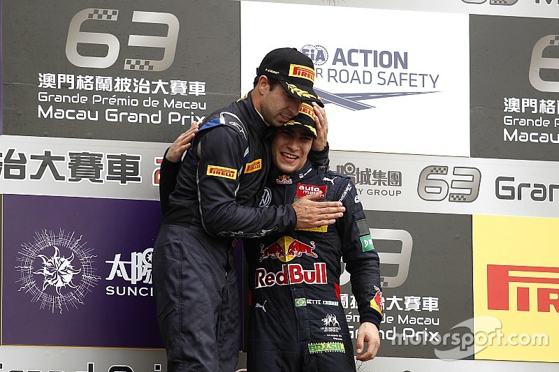 Podium: Race winner António Felix da Costa, Carlin Dallara Volkswagen with Sérgio Sette Camara, Carlin Dallara Volkswagen