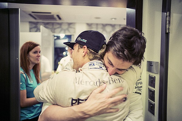 Rosberg no fue capaz de informar de su retirada a Wolff en persona