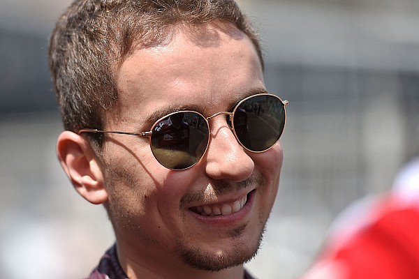 Los pilotos de MotoGP son m&aacute;s valientes que los de F1, dice Lorenzo