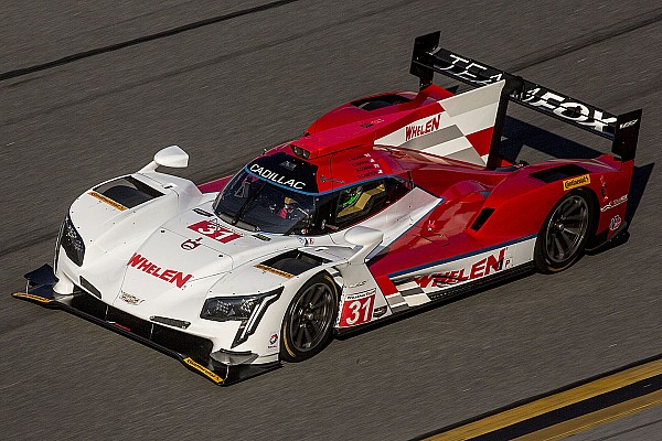 Cadillac mantiene el dominio en Daytona