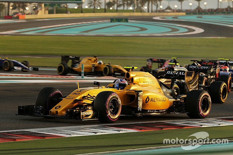 Jolyon Palmer, Renault Sport F1 Team RS16 at the start of the race