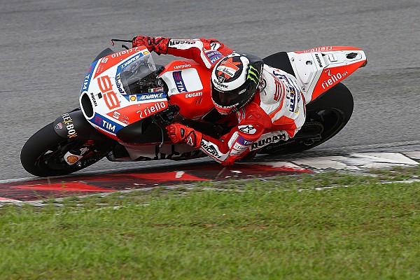 Lorenzo testa freio traseiro acionado por polegar
