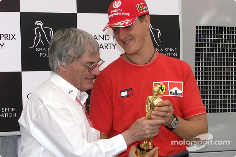 Michael Schumacher recibe su 