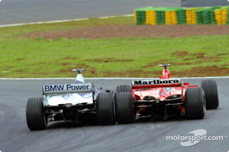 Reinicio: Montoya ataca a Schumacher