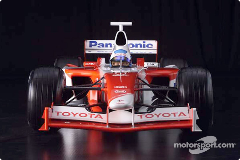 Mika Salo et la Toyota TF102 de la saison 2001