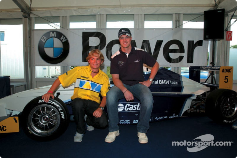 Ralf Schumacher con Nico Rosberg, líder del camponato Fórmula BMW ADAC