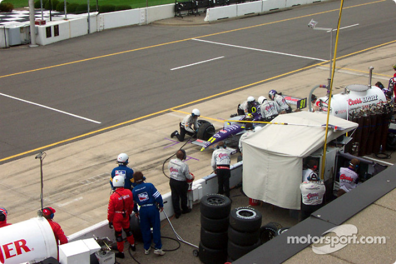 Arrêt au stand pour Buddy Lazier