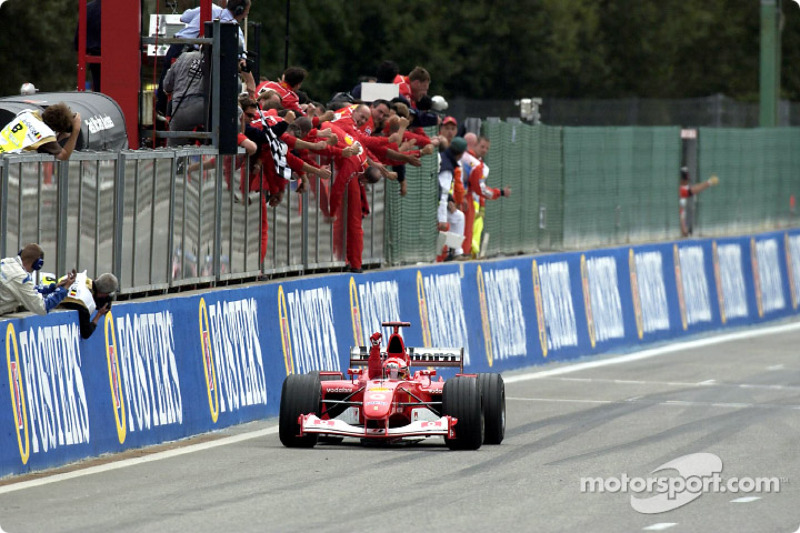 Zielflagge für Michael Schumacher