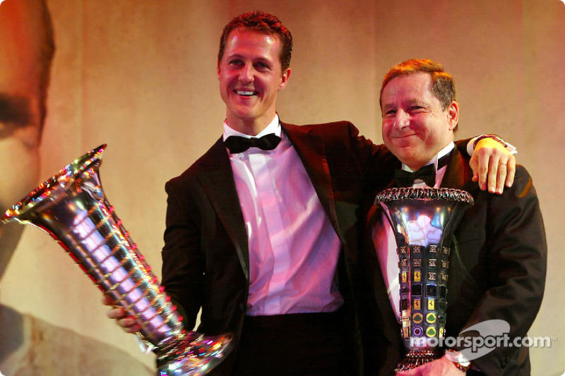 Michael Schumacher (1ro) y Jean Todt (Equipo)