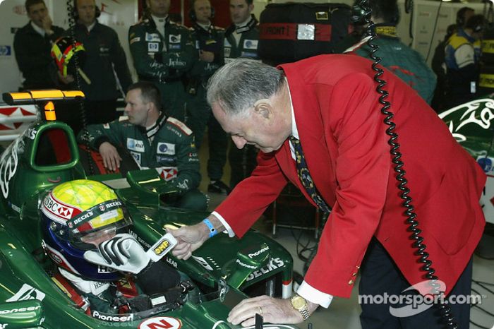 Sir Jack Brabham desea suerte a Mark Webber