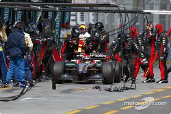 Justin Wilson en los pits