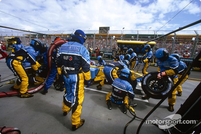 Parada en pits para Fernando Alonso