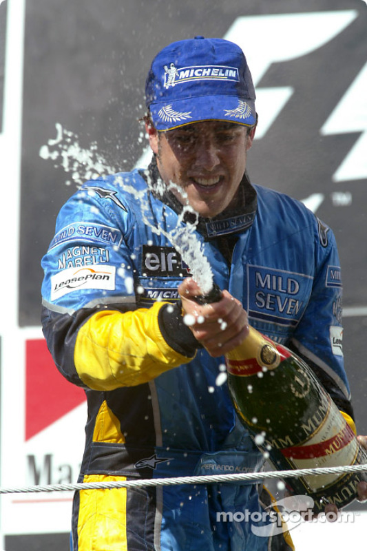 Podio: champán para Fernando Alonso