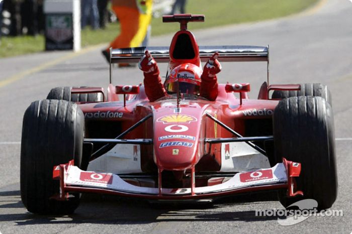 Ganador de la carrera que Michael Schumacher celebra