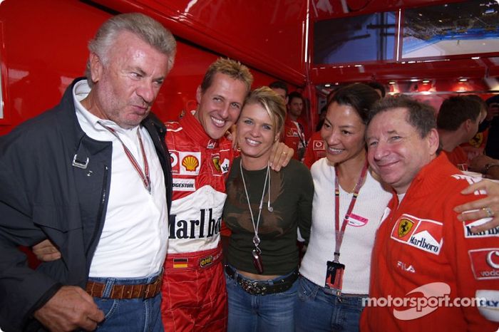 Michael Schumacher celebra 7 º Campeonato del mundo con Willi Webber, esposa Corinna y Jean Todt