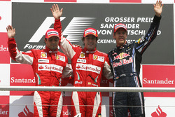 Podium: race winnaar Fernando Alonso, Scuderia Ferrari, 2de Felipe Massa, Scuderia Ferrari, 3de Seba