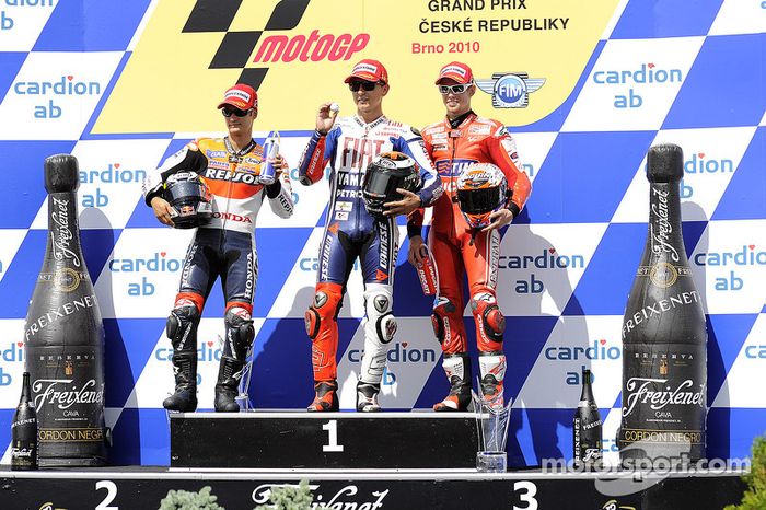 Podio: 1º Jorge Lorenzo, 2º Dani Pedrosa, 3º Casey Stoner