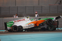 Accident de Vitantonio Liuzzi (Force India) et Michael Schumacher (Mercedes)