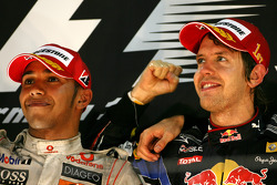 Podium: race winnaar en wereldkampioen Formule 1 2010 Sebastian Vettel, Red Bull Racing, 2de Lewis H
