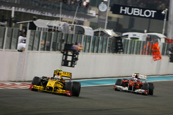 Виталий Петров, Renault F1 Team и Фернандо Алонсо, Scuderia Ferrari