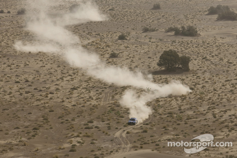 Volkswagen Motorsport: Carlos Sainz and Lucas Cruz Senra test the Volkswagen Race Touareg 3 in Marok