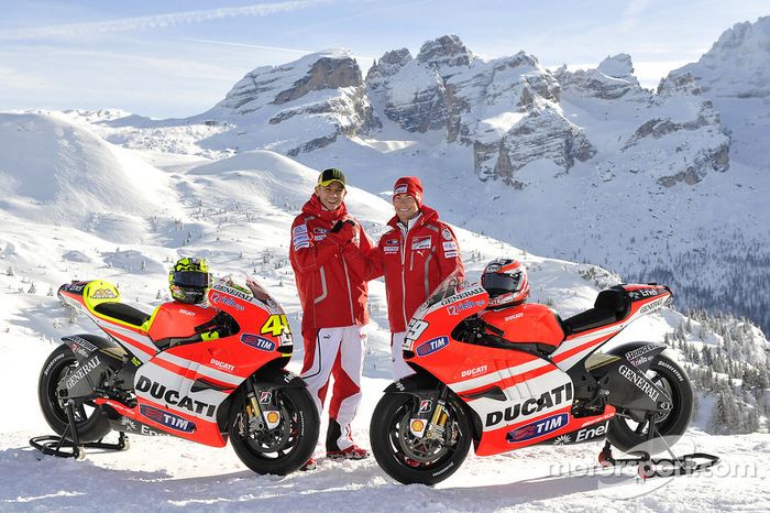 Valentino Rossi y Nicky Hayden e la presentación de la Ducati Desmosedici GP11