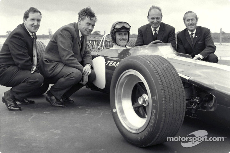 Premier roulage de la Lotus 49 Ford